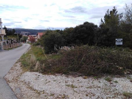 Town of Obrova, Gornji Karin - building plot 400m from the sea