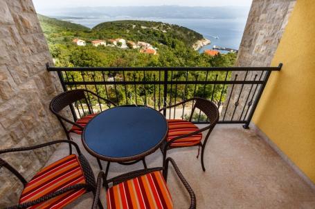 Vrbnik, otok Krk- apartman 93m2 s pogledom na Vrbnik