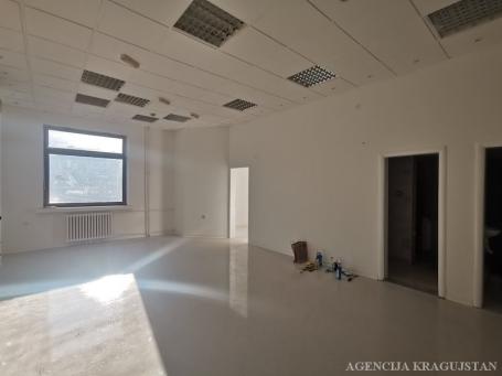 Izdavanje, Lokal, 152. 00m2 , Centar