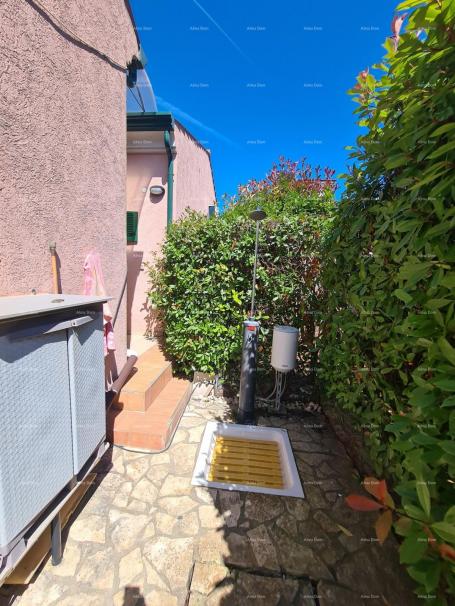 Apartment Banjole, Medulin. Three-story apartment with a garden.