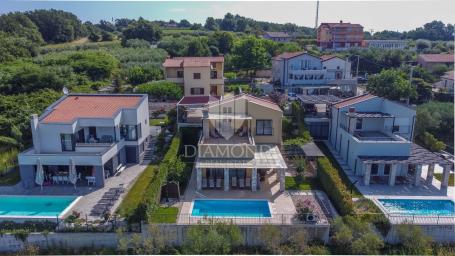 Umag, Freistehendes Haus mit Pool und Meerblick!