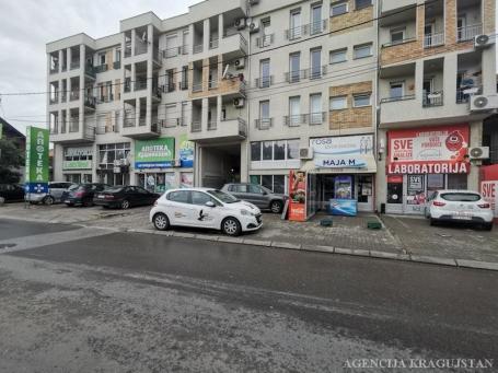 Izdavanje, Lokal, 60. 00m2 , Bubanj