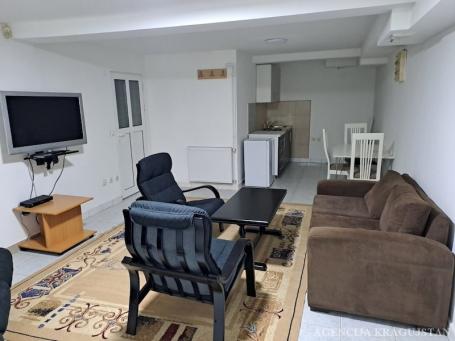 Izdavanje, Stan, 50. 00m2 , Centar