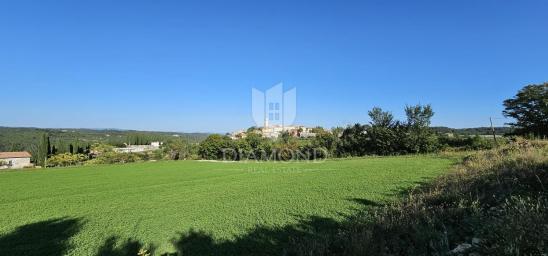 Land Oprtalj, 900m2