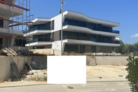 Istra, Ližnjan, moderan trosobni stan s pogledom na more NKP 80 m2