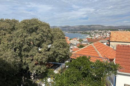 Trogir, Okrug Gornji, stara kuća u nizu površine 150 m2