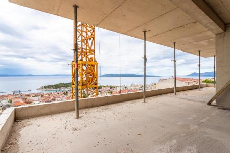 Makarska, komforan trosoban stan s vanjskim bazenom NKP 146, 16 m2