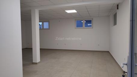 Lolal Batajnica, 45m2, povoljno