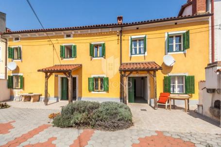 Marčana, two attractive houses in a quiet location