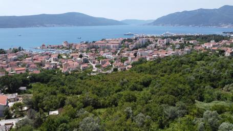 Plot in Tivat 1430 m2 with an approved project for the construction of 2 residential buildings