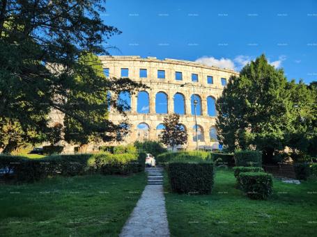 Građevinsko zemljište Pula! 500 metara od Arene. Parcela s građevinskom dozvolom za 20 stanova!