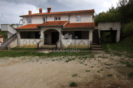 A spacious house in the suburbs of Labin