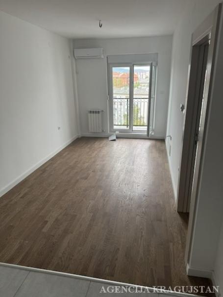 Izdavanje, Stan, 37. 00m2 , Bubanj