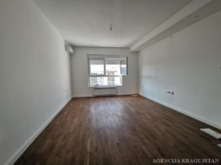 Izdavanje, Stan, 31. 00m2 , Bubanj