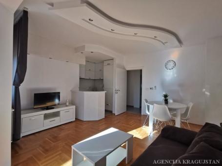 Izdavanje, Stan, 60. 00m2 , Centar