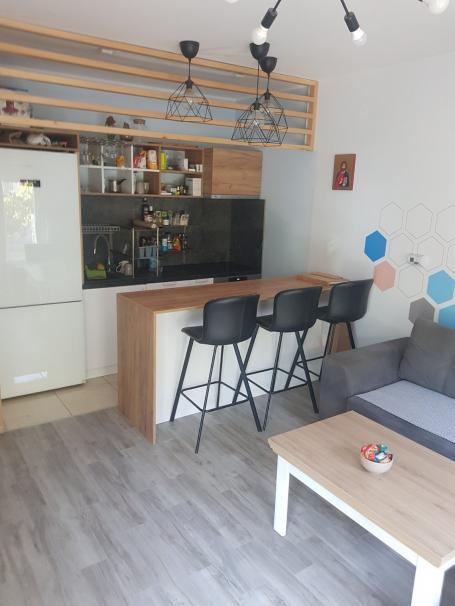 Na prodaju dvoiposoban stan na Novoj Detelinari, površine 57 m²