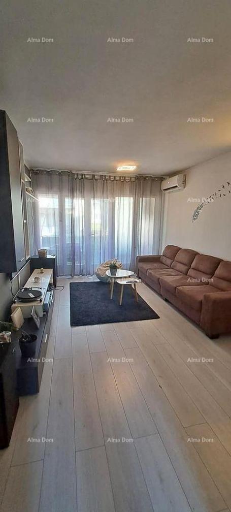 Wohnung Zum Verkauf steht eine 2-Zimmer-Wohnung in Pula. Kaštanjer.