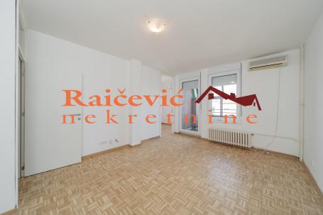 VRACAR CRVENI KRST 43m2 , T , 156900e