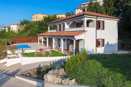 Lovran - Family villa with a large plot, pool and sea view