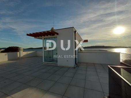 ŠIBENIK, VODICE - Predivan penthouse u novogradnji 1. red do mora