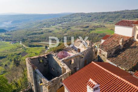 ISTRA, PIĆAN - 3 kuće u nizu za adaptaciju s vrtom, panoramski pogled, prilika!