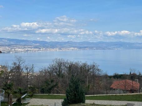 OPATIJA, OPRIĆ- zemljište 620m2 S GRAĐEVNOM DOZVOLOM!!!! i pogledom na more 