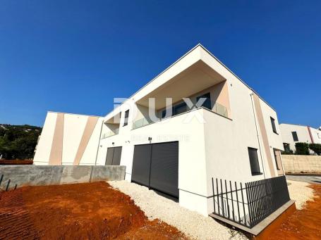 OPATIJA, POBRI - villa u nizu 214m2 s pogledom na more + uređena okućnica 150m2