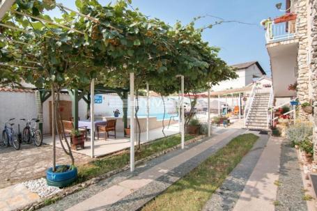 Fažana, Valbandon, detached house with 4 residential units and swimming pool