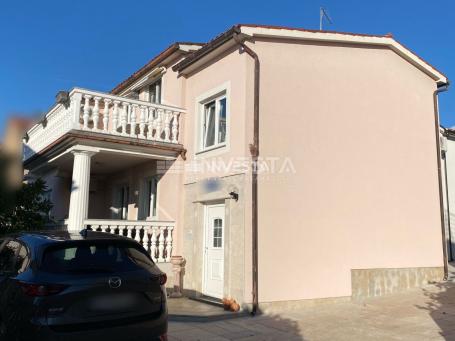 Fažana, Apartment house with 5 residential units, 600m from the beach