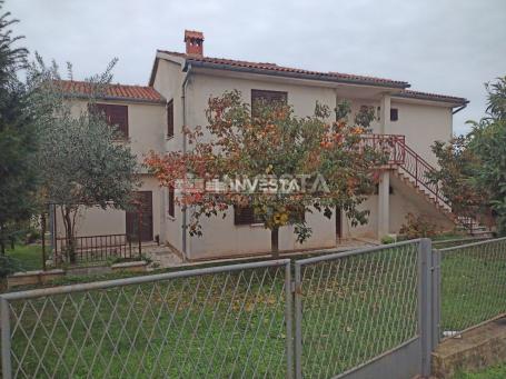 Bereich Poreč, Einfamilienhaus mit 3 Wohneinheiten, 330 m2