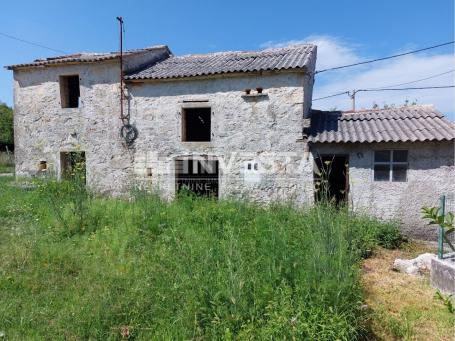 Poreč area, detached stone house with a spacious garden