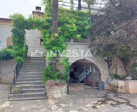 Poreč area, renovated autochthonous Istrian house with 3 apartments