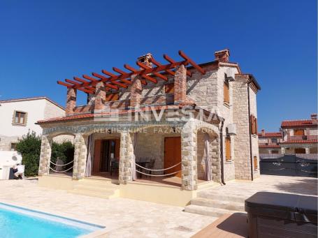 Surroundings of Svetvinčent, beautiful rustic villa with pool 155 m2, 4 bedrooms