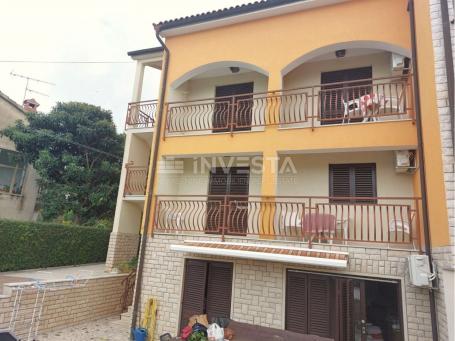 Poreč, Haus mit 4 Wohnungen und Pool, Meerblick, TOP-Lage