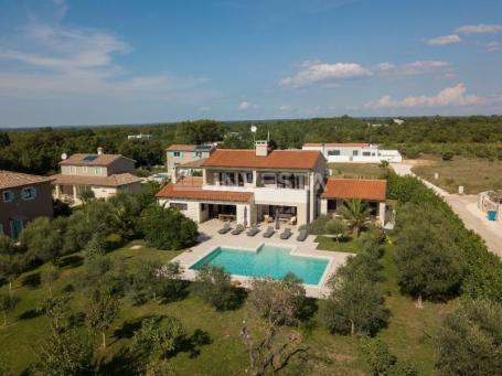 Surroundings of Svetvinčent, luxury villa with swimming pool and spacious garden