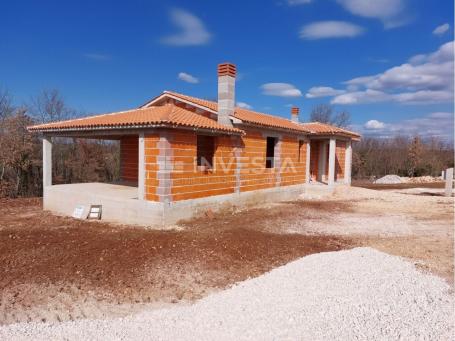 Istria, detached house under construction with 3 bedrooms and a tavern, 220 m2