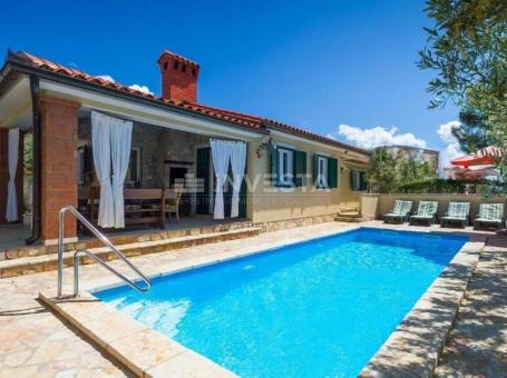 Fažana surroundings - Exceptional villa with heated pool