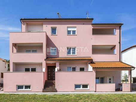 Medulin, apartmanska kuća 630m2 blizu mora, Top lokacija