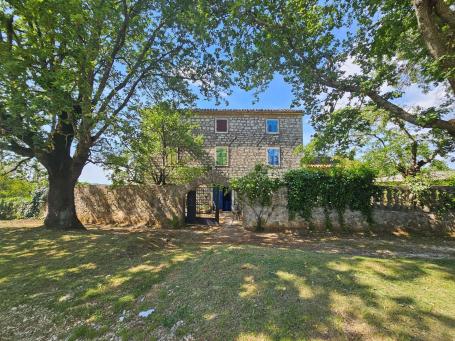 Charming Istrian stone house with an open view and a large field