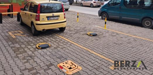 PARKING MESTO SA VIDEO NADZOROM U ULICI PAP PAVLA