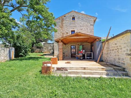 RENOVATED STONE HOUSE WITH SWIMMING POOL AND SUMMER KITCHEN