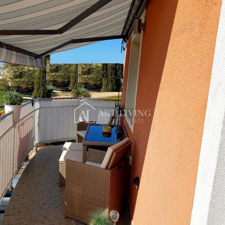 Istria, Novigrad - attractive apartment with gallery and sea view