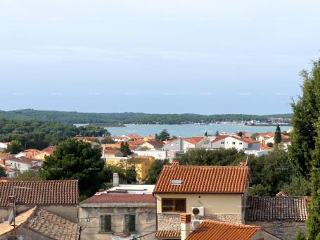 Kuća Prodaja renovirane kuće s pogledom na more, Medulin!