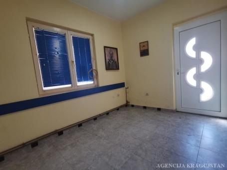 Izdavanje, Lokal, 90. 00m2 , Erdoglija