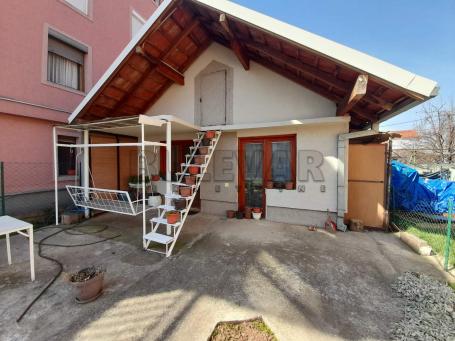 Izdaje se prizemna kuća u naselju Brzi brod, 30m2, 200e