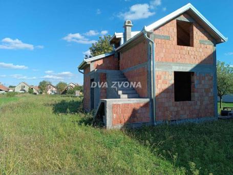 PLAC SA POMOĆNIM OBJEKTOM I DOZVOLOM ZA GRADNJU KUĆE