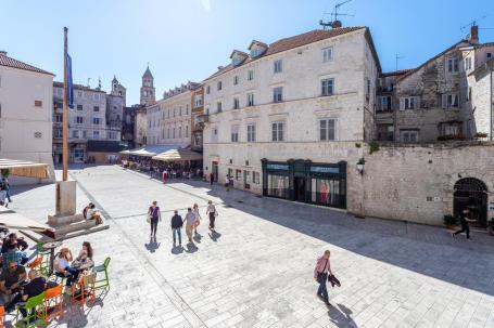 Split, Grad, prostran dvosoban stan u centru grada za dugoročan najam