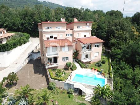 OPATIJA, IČIĆI - spacious duplex apartment 250 meters from the sea with a pool and garden