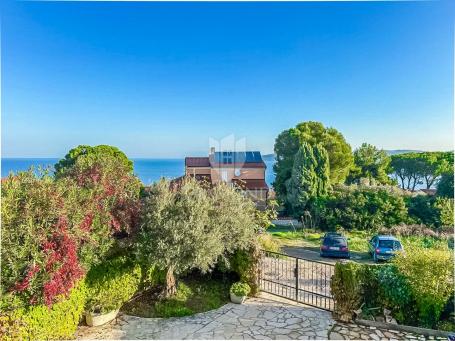 EXCLUSIVE, house on Crveni Vrh 100 meters from the sea