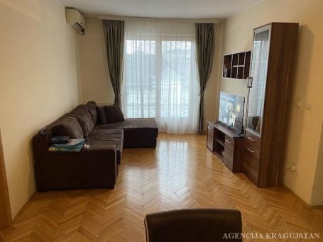 Izdavanje, Stan, 60. 00m2 , Centar